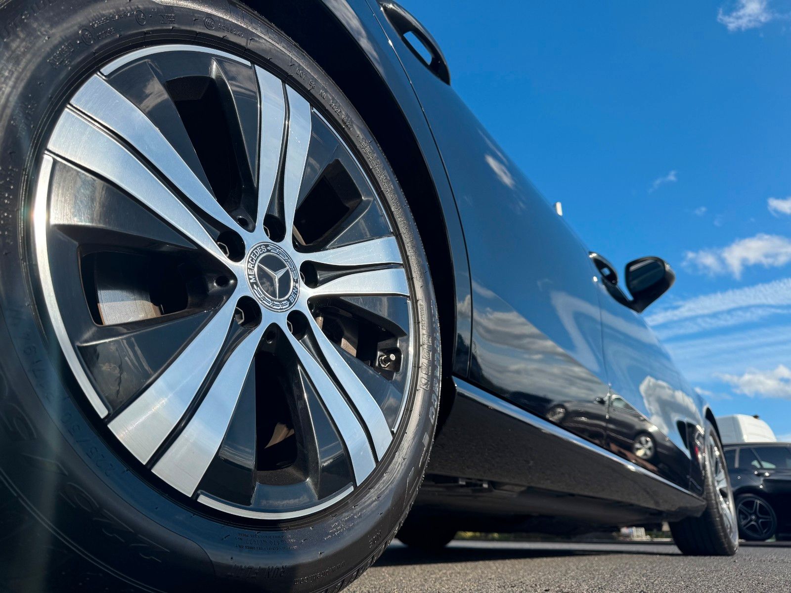 Fahrzeugabbildung Mercedes-Benz C 300d T Avantgarde+RKamera+TotW+Ambiente