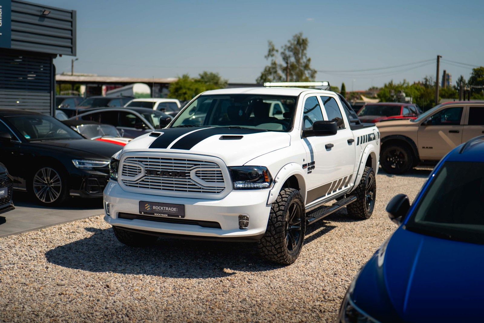 Fahrzeugabbildung Dodge RAM 5.7 V8 HEMI 4x4 OFFROAD Night-Paket *LED*19%