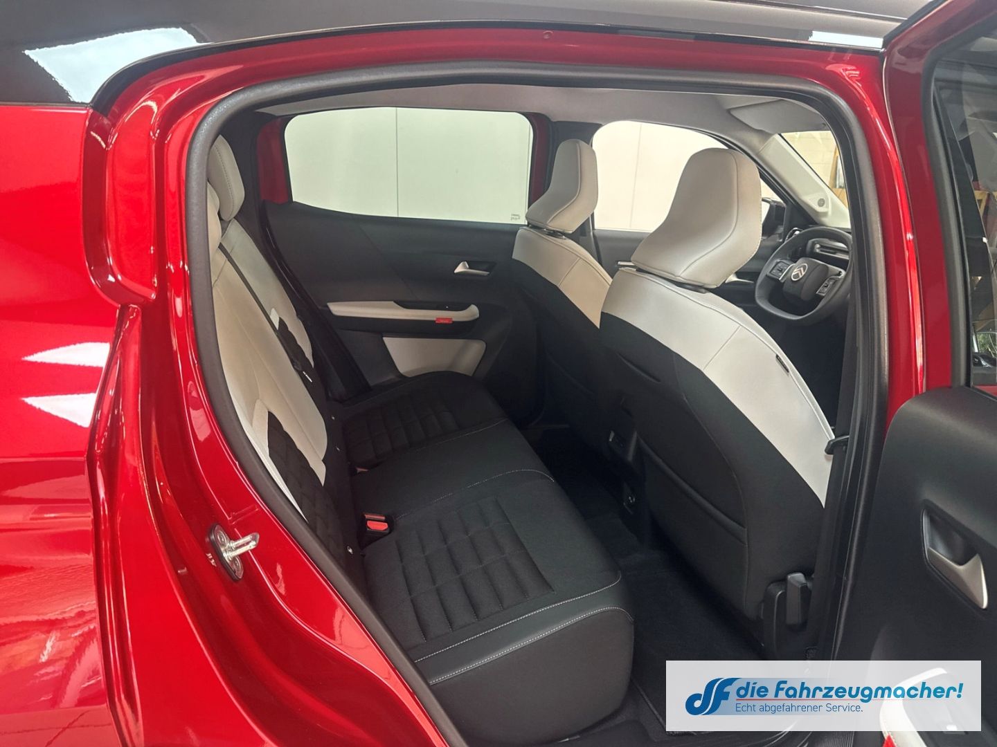 Fahrzeugabbildung Citroën C3 Aircross E 113 MAX HUD Navi LED Apple CarPlay