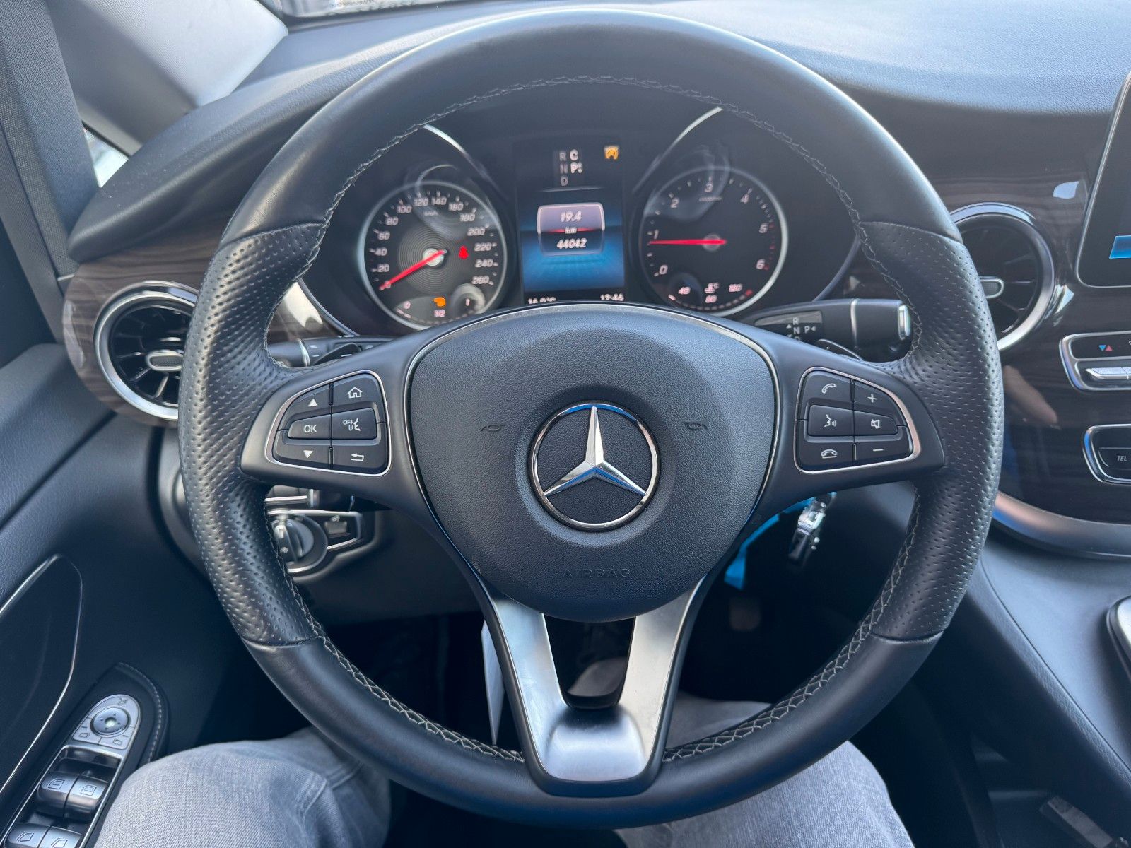 Fahrzeugabbildung Mercedes-Benz V 300 d AVA Extral AIRMATIC Stdheiz 360Kamera