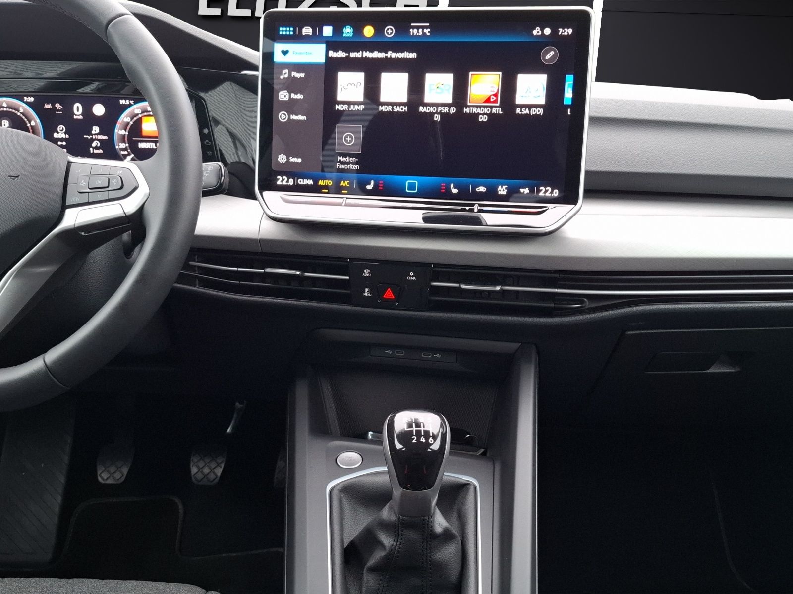 Fahrzeugabbildung Volkswagen Golf VIII TSI Life Standhzg LED Navi AID ACC RFK