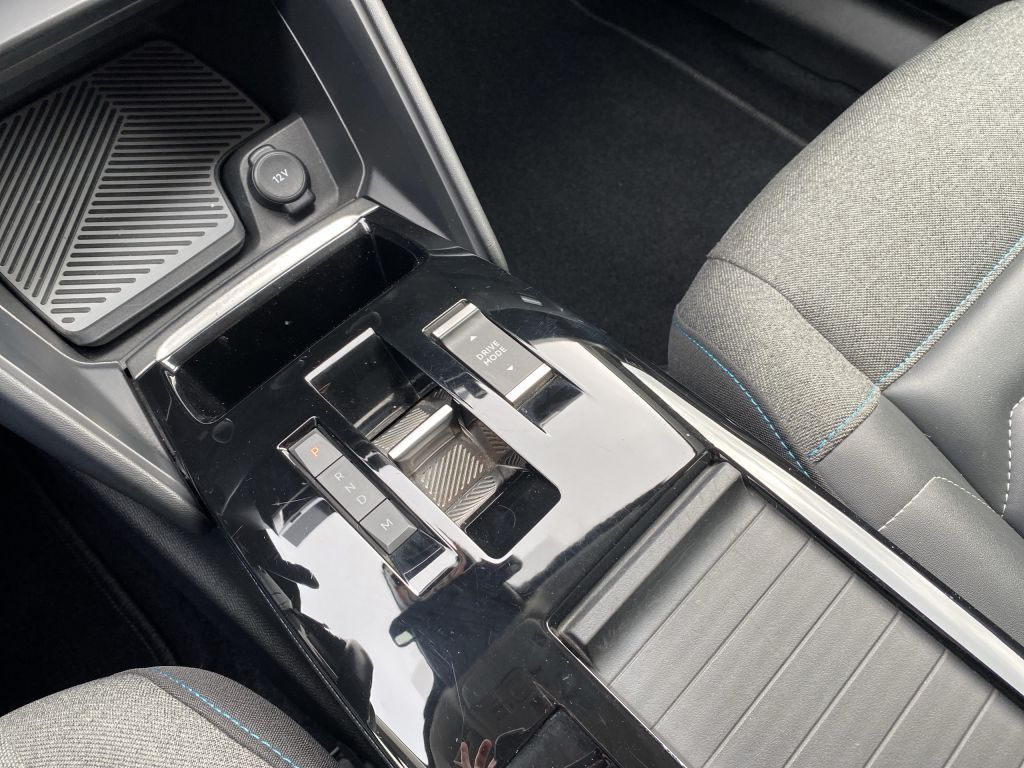 Fahrzeugabbildung Citroën C4 Benzin 155 Automatik Shine *Winterpak*Nav*LED