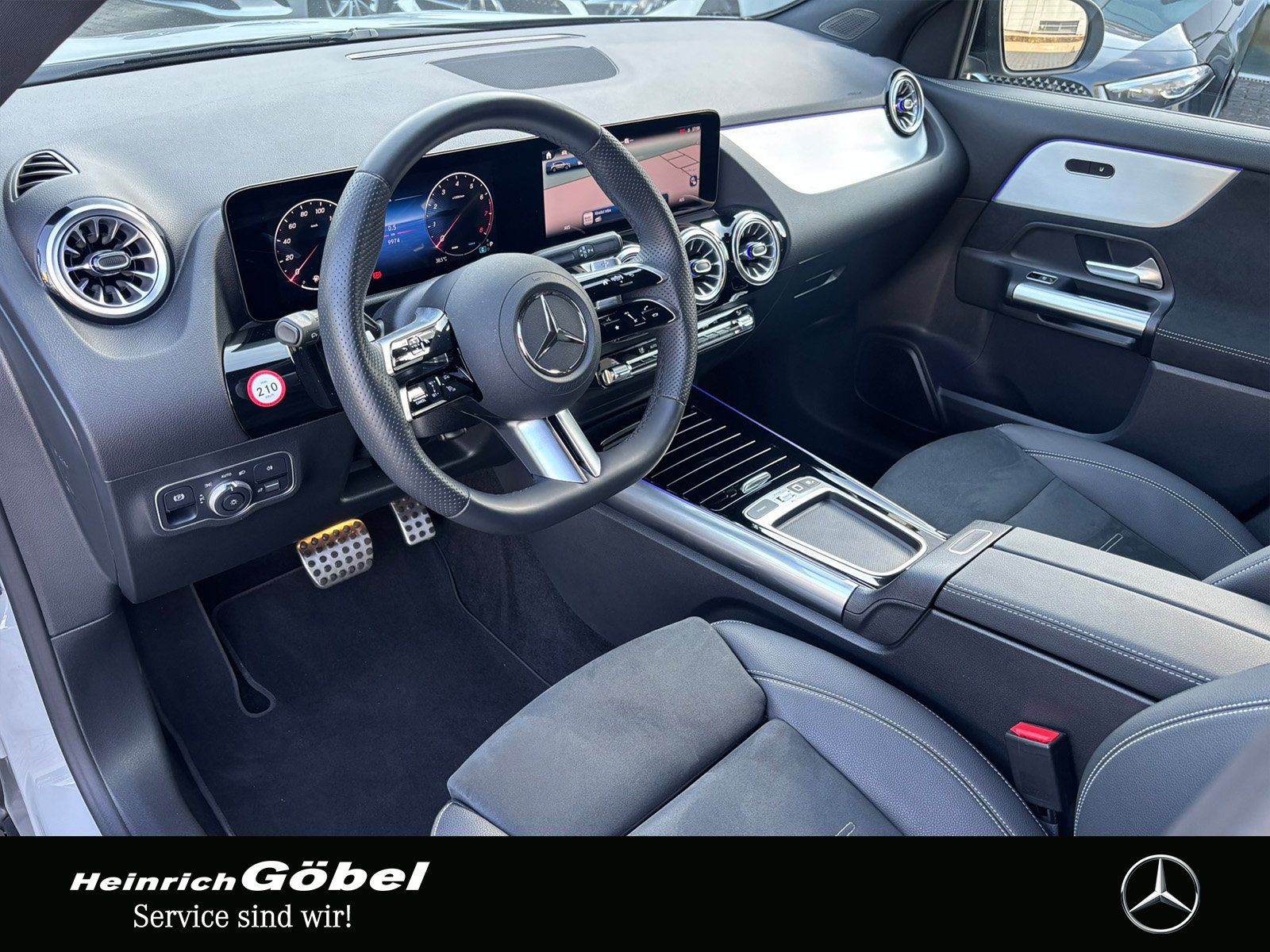 Fahrzeugabbildung Mercedes-Benz GLA 220 4M AMG*AHK*NIGHT-PAKET*MULTIBEAM*20ZOLL