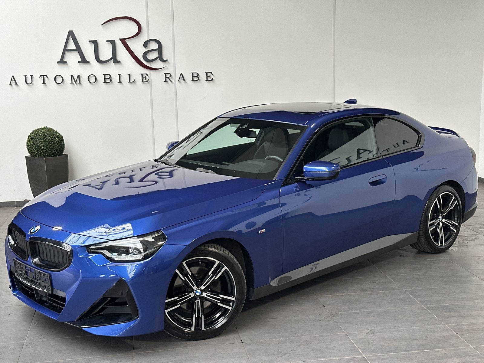Fahrzeugabbildung BMW 220i Coupé M-Sport NAV+LED+PANO+VCOCK+DA+KAM+2HD