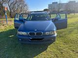BMW 520i A Touring - - BMW 520 aus 2001: 520i