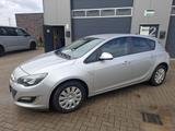 Opel Astra J Lim. 5-trg. Act.Top mit Fahrradträger - Opel Astra: Fahrradträger