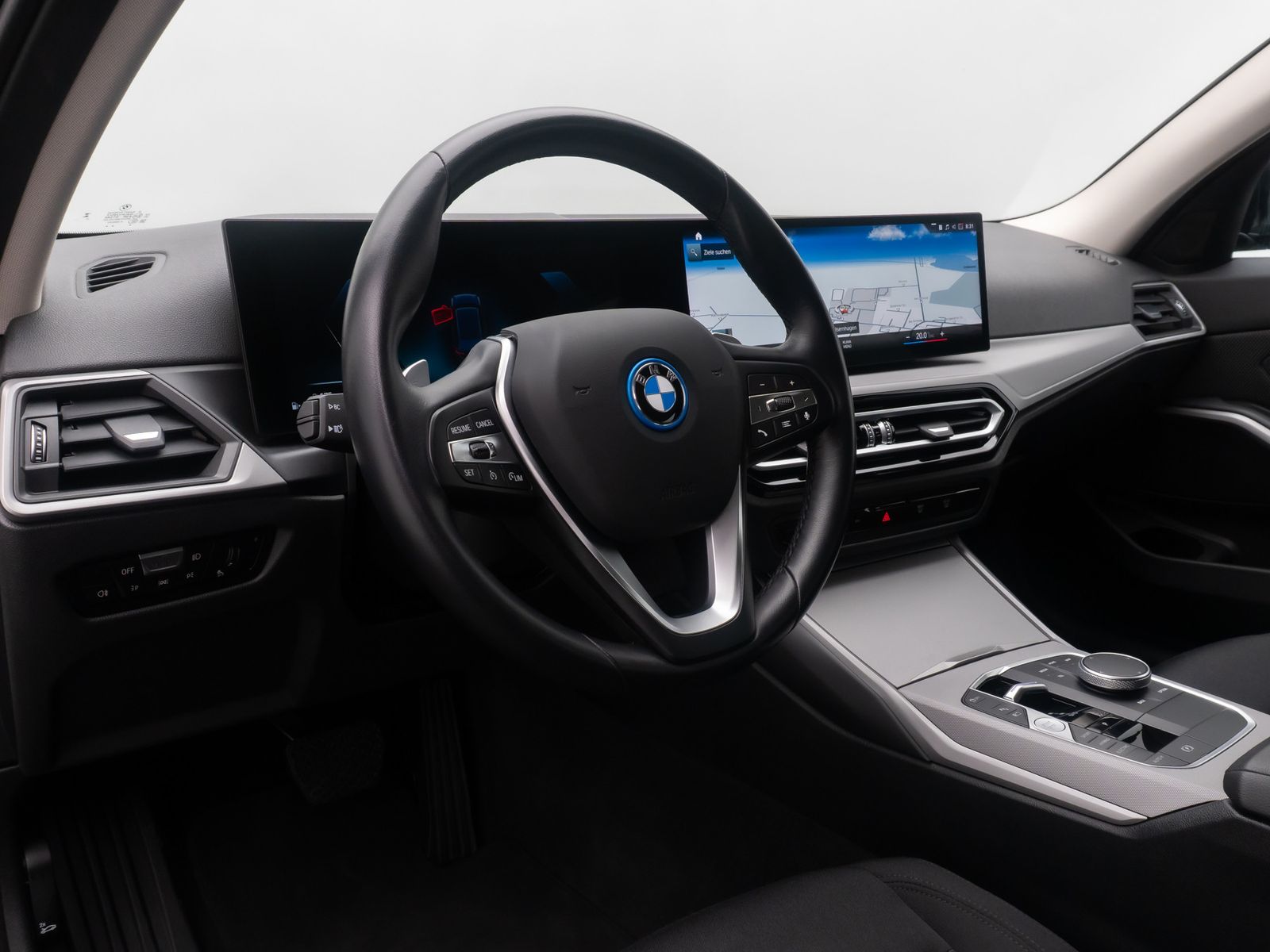 Fahrzeugabbildung BMW 320e GeschwindigReg AHK HiFi PDC CockpitPlus DAB