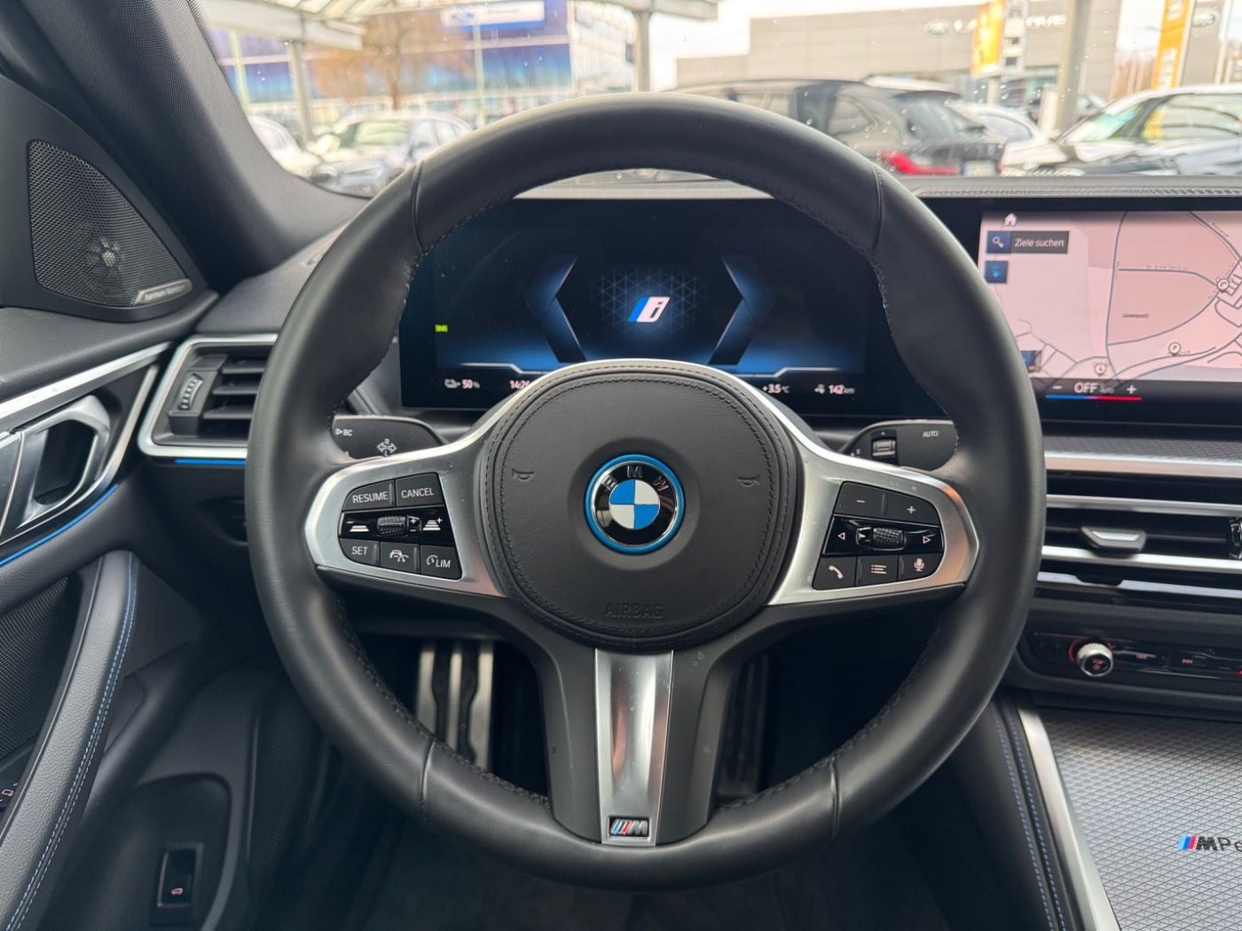 Fahrzeugabbildung BMW i4 eDrive35 M-Sport HUD/HK GARANTIE bis 06/2028