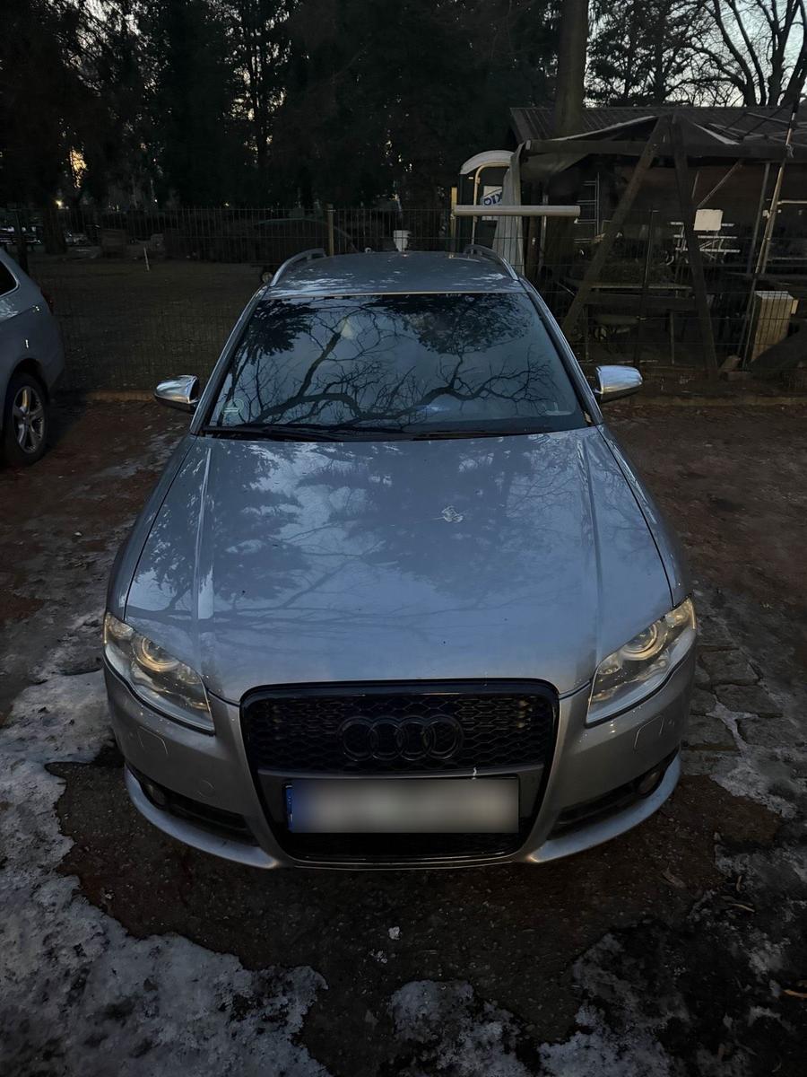 Audi A4 2006 — вигляд ззаду
