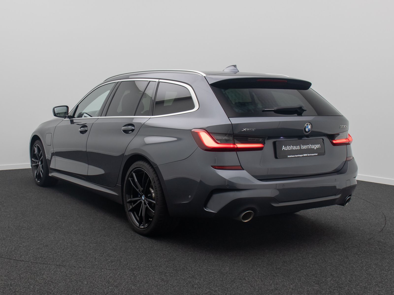 Fahrzeugabbildung BMW 330e xD M Sport Individual Kamera Laser HUD 19"