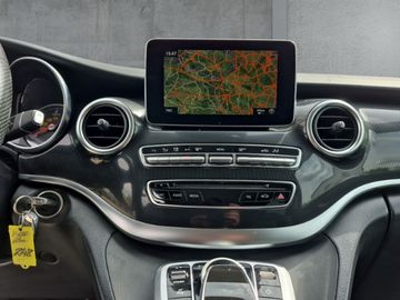 Mercedes V 220 - 12