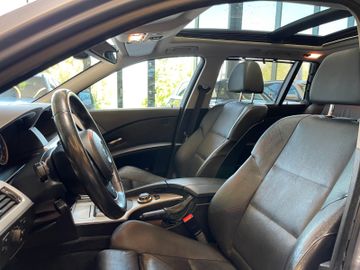 BMW 530 Touring 530d xDrive *HUD*NAVI*LEDER*PANO*SZH