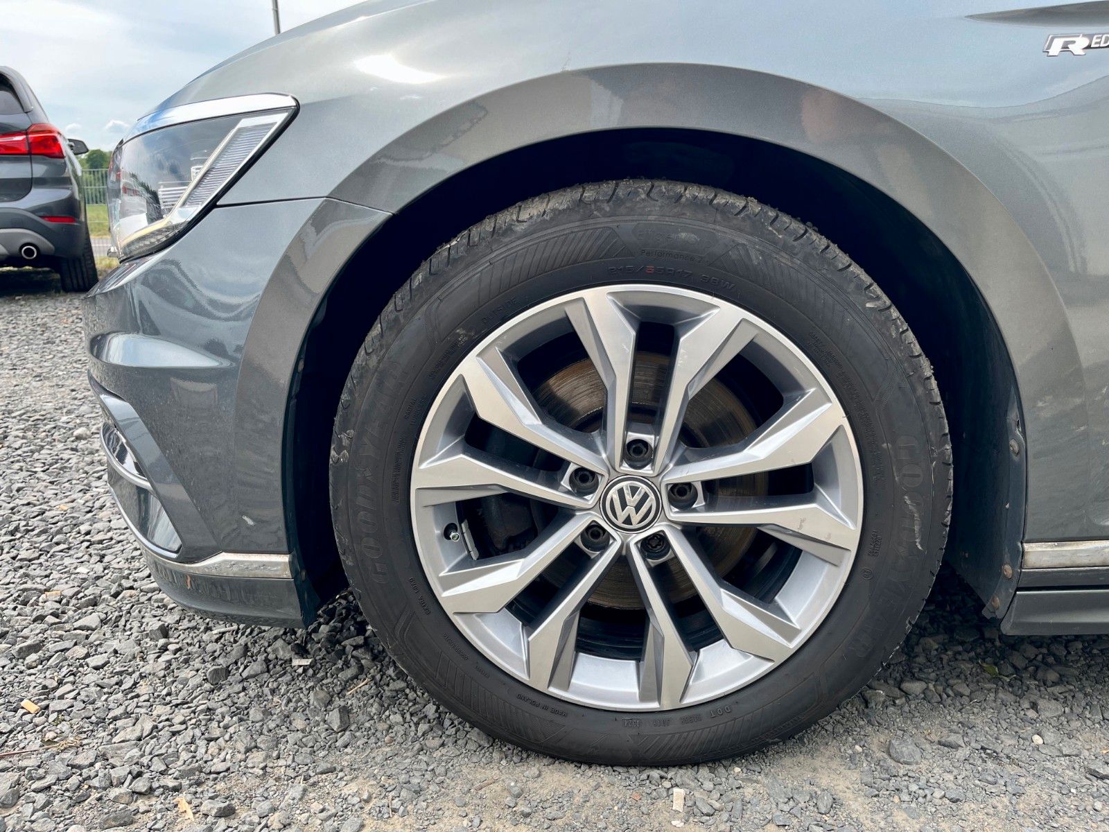 Fahrzeugabbildung Volkswagen 2.0 TSI DSG R-LINE/HIGHLINE Navi Pano AHK LED SP