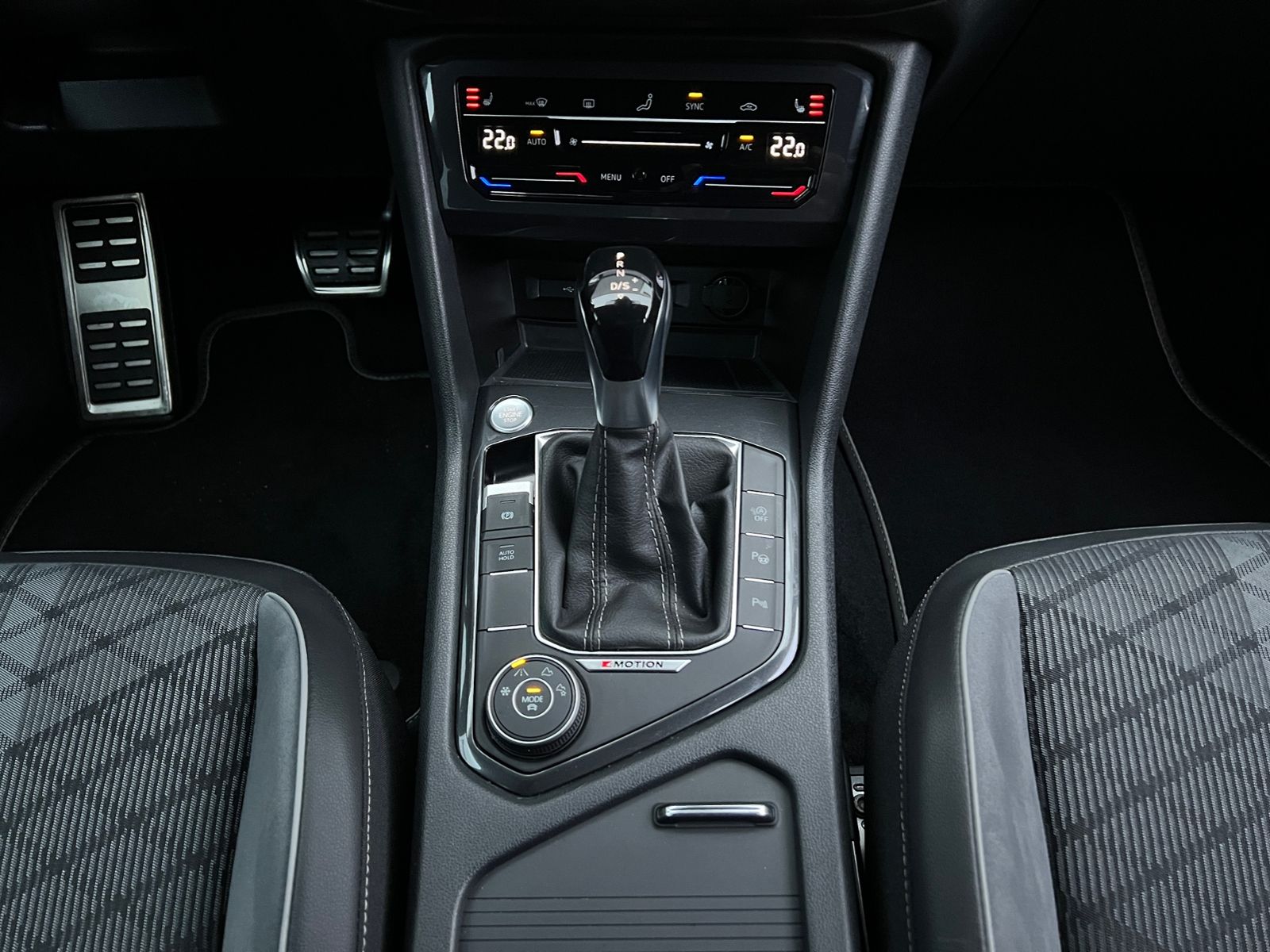 Fahrzeugabbildung Volkswagen Tiguan Allspace R-Line 2.0 TDI DSG 4MOTION *AHK,