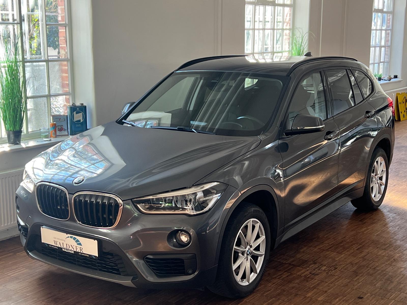 BMW X1 X1 sDrive20i LED*AHK*NAV*Automatik/Kamera/ALU