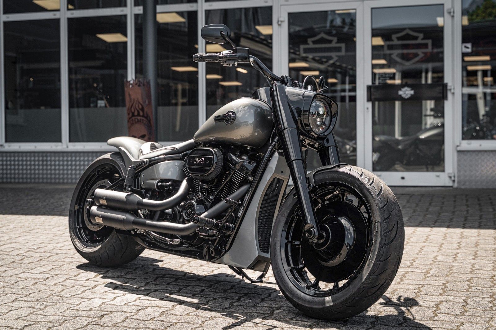 Fahrzeugabbildung Harley-Davidson DARK FAT BOY FLFBS 114 MY24 - ÖHLINS PORSCHE J&H