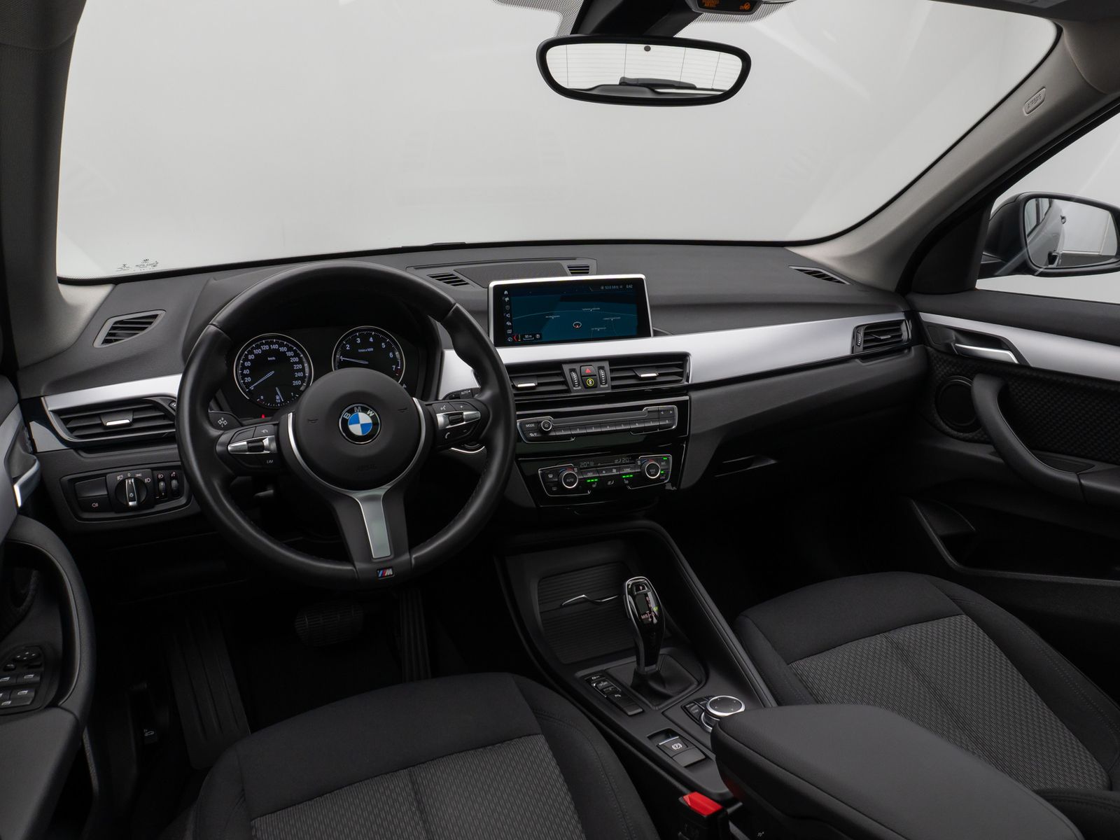 Fahrzeugabbildung BMW X1 sD20i Panorama Navi Lordos DAB HiFi Parkassis