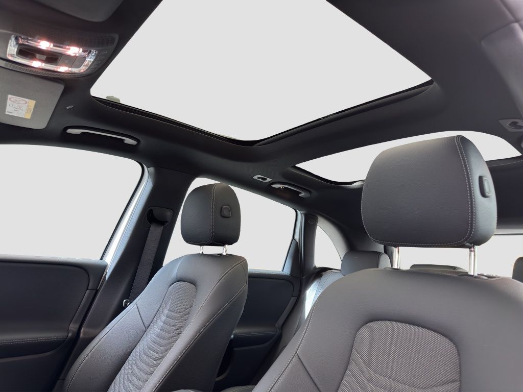 Fahrzeugabbildung Mercedes-Benz B 200 Pano*SD*KeyLess*LED*PDC*ParkAss*SpurH*ACC