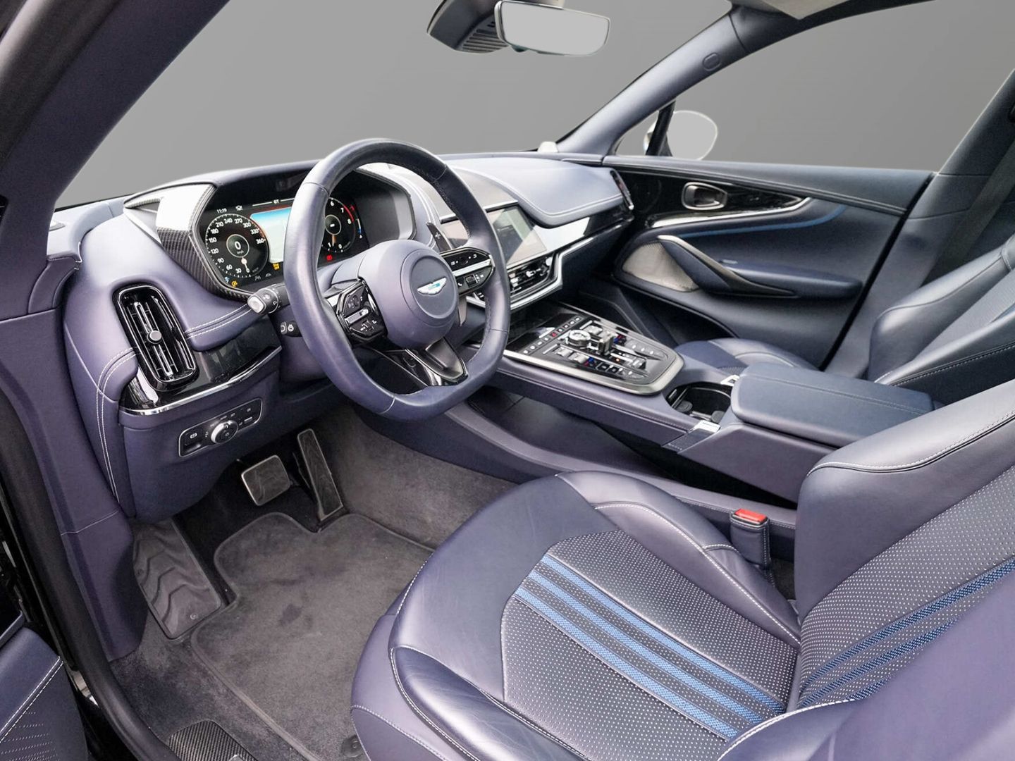 Aston Martin DBX 707 Ultramarine Black / Dark Knight foto 19