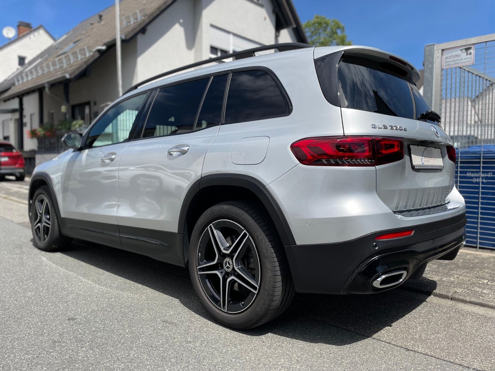 Fahrzeugabbildung Mercedes-Benz GLB 220 d |AMG|MBUX|Distr|Multibeam|AHK|Kamera
