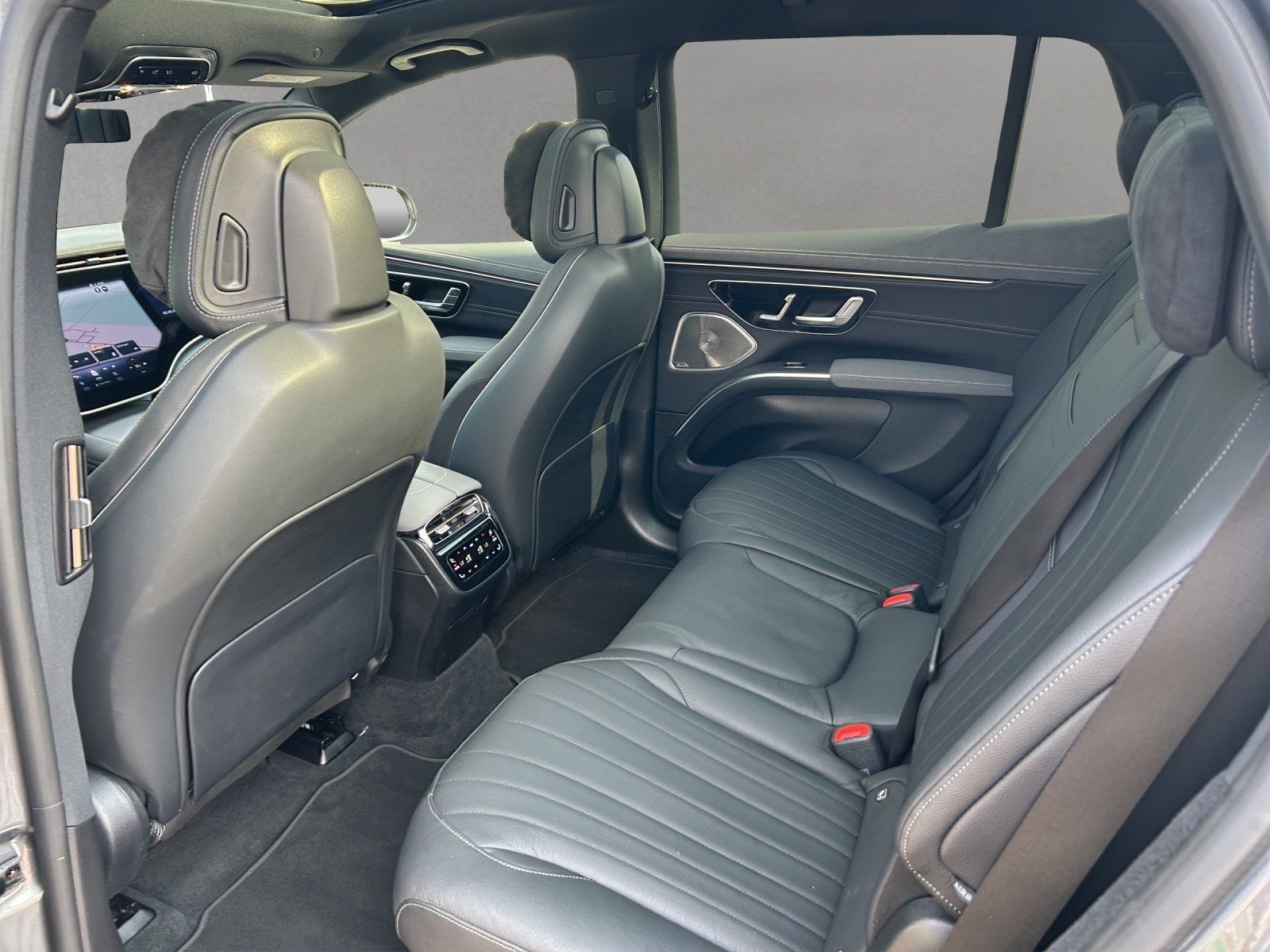 Fahrzeugabbildung Mercedes-Benz EQS 450 4M SUV Premi DISTRO Pano HYPER Sitzklima