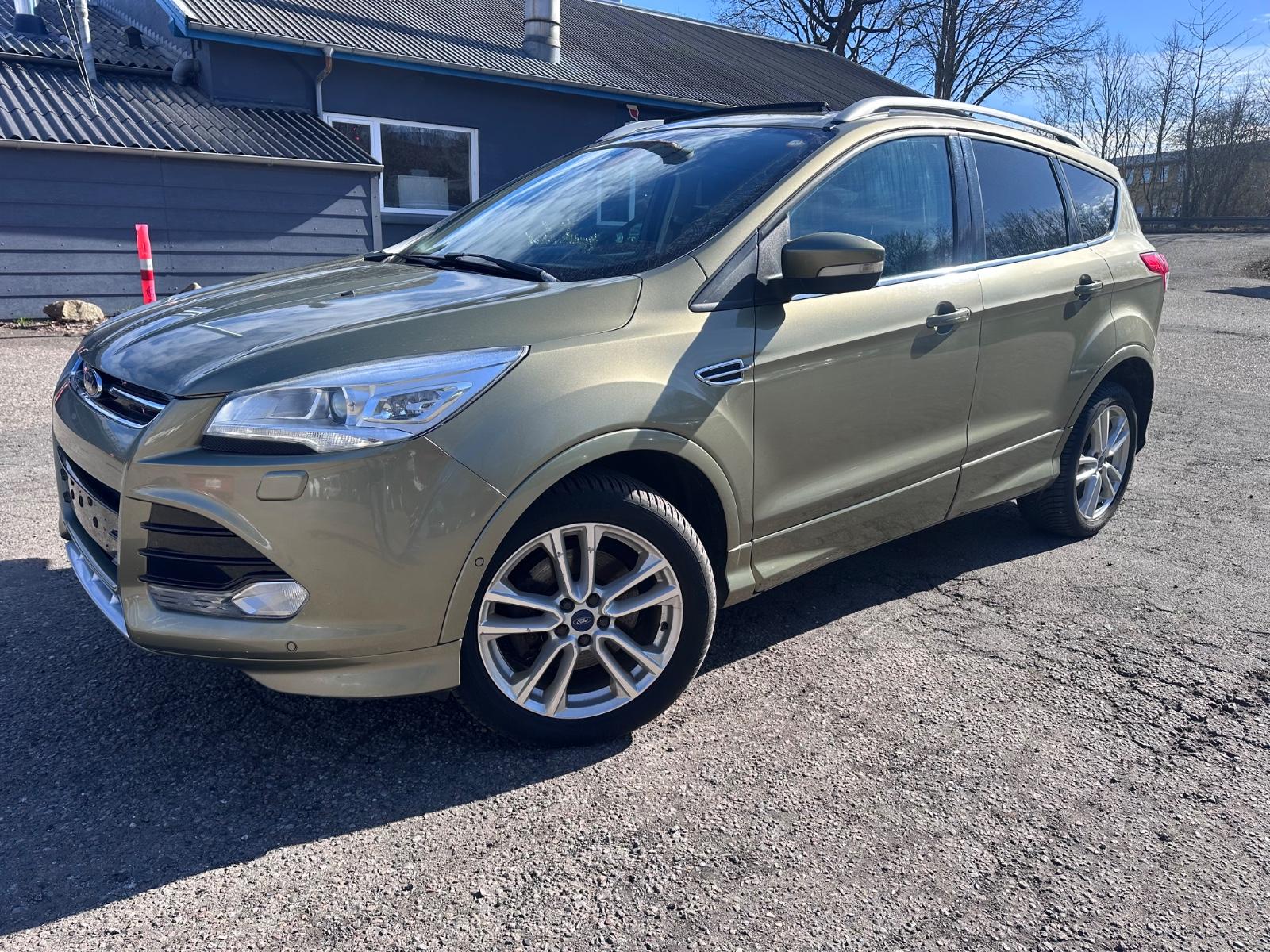 Ford Kuga Individual Titanium + 4x4
