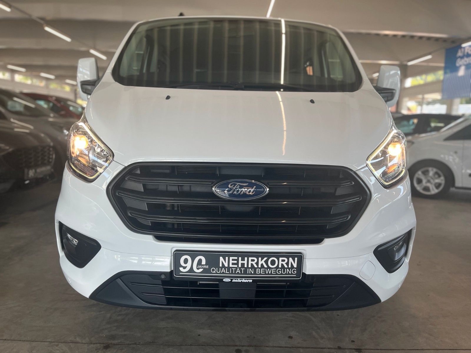 Fahrzeugabbildung Ford Transit Custom L2 TREND 9-Sitzer Klima CAM STDHZ