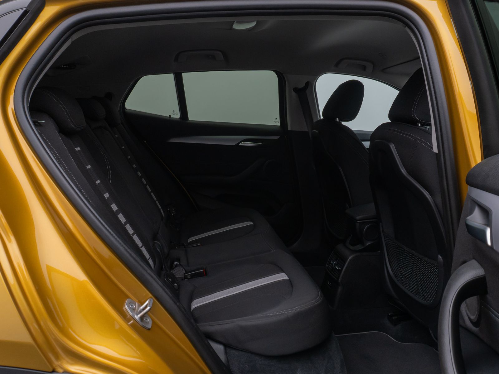 Fahrzeugabbildung BMW X2 xD25e Kamera HUD DAB Navi+ Alarm Sport LED