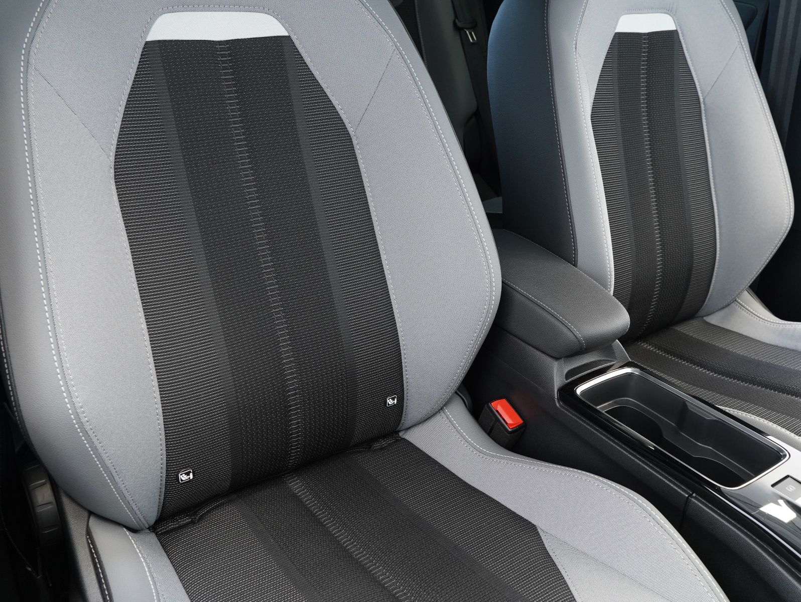 Fahrzeugabbildung Opel Mokka-e Elegance 50KWH/11KW/WÄRMEPUMPE/SOH