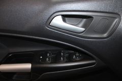 Fahrzeugabbildung Ford Tourneo Connect Titanium + AHK  WinterPaket  PDC