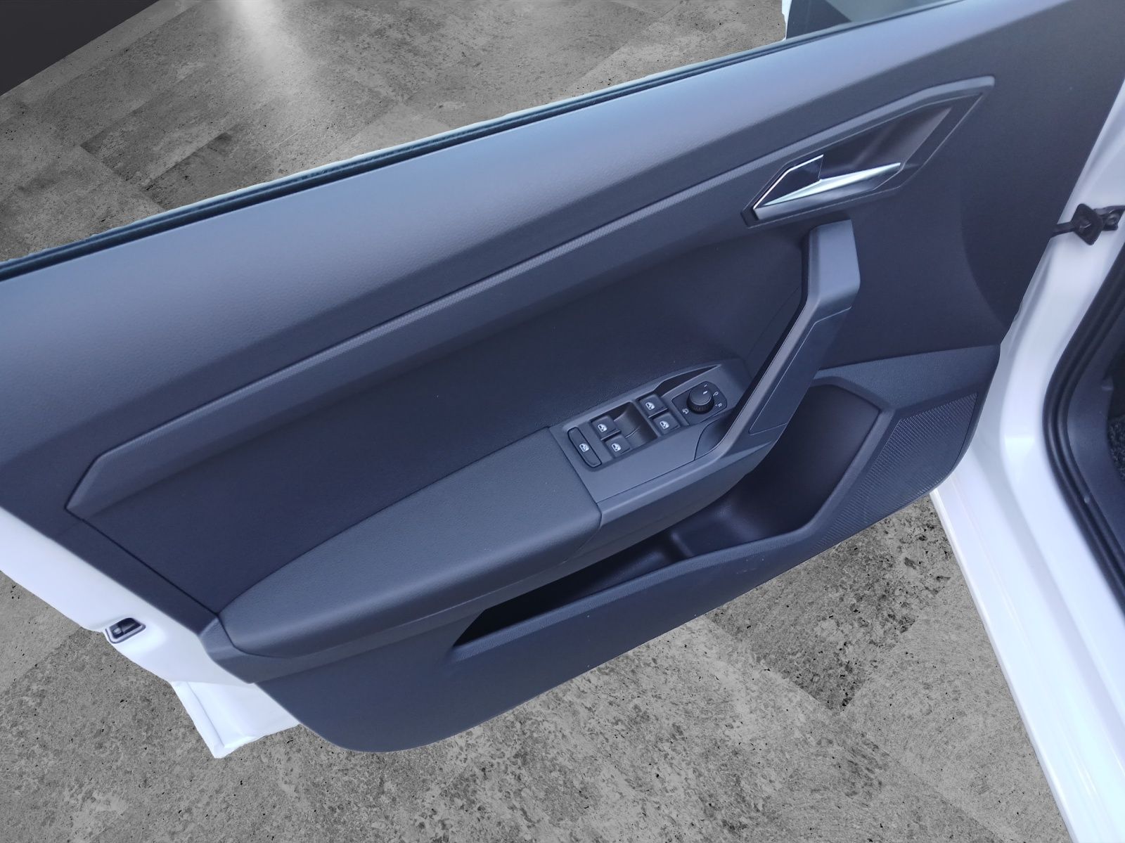 Fahrzeugabbildung SEAT Ibiza Road Edition TSI DSG LED ACC Navi RFK SH A