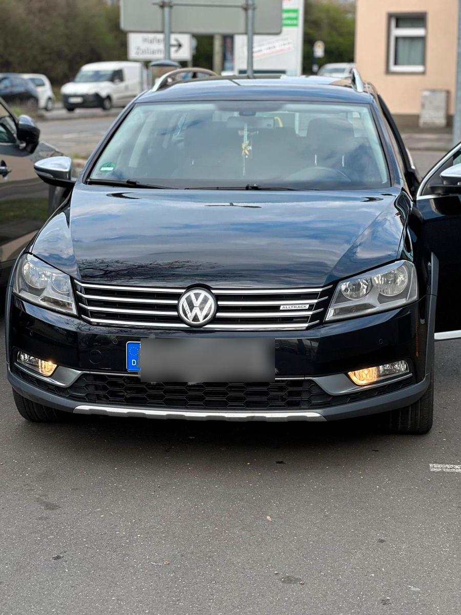 Volkswagen Passat 2012 — photo 11
