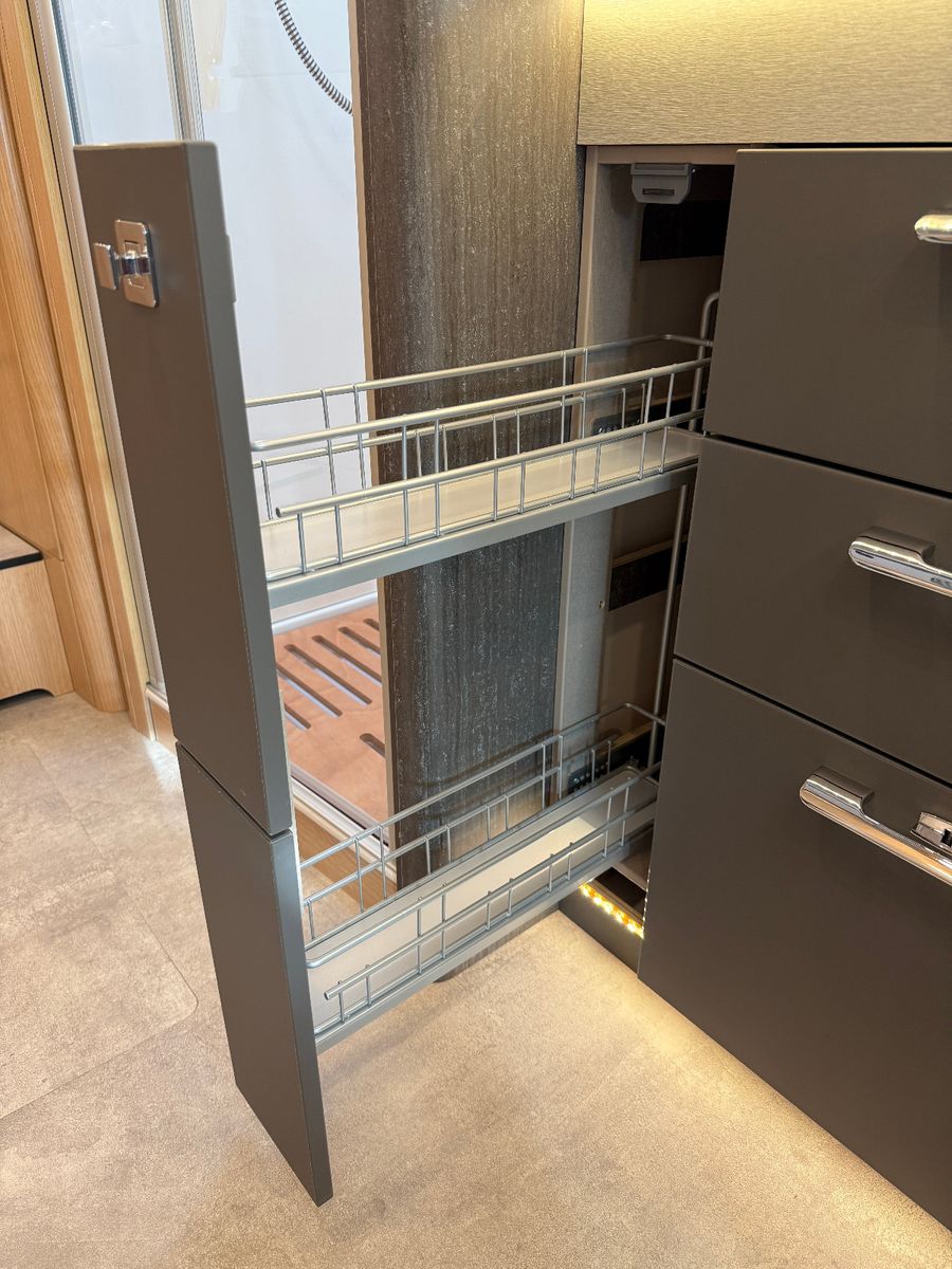 Fahrzeugabbildung HYMER / ERIBA / HYMERCAR B-Klasse ML T BlackLine 780 - Vollausstattung!