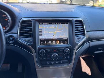 Jeep Grand Cherokee - 12