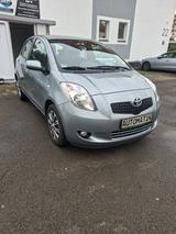 Toyota Yaris 1,3-l-VVT-i Sol - Toyota Yaris mit Benzin-Antrieb: Limousine, Automatik