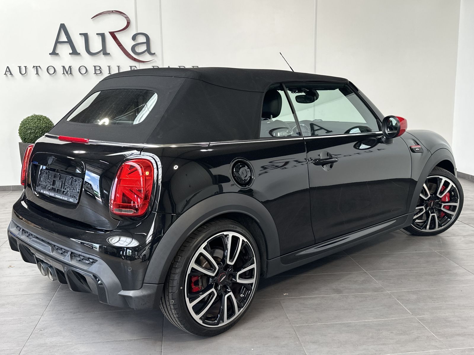 Fahrzeugabbildung MINI John Cooper Works Cabrio Sport-Aut. NAV+LED+ACC