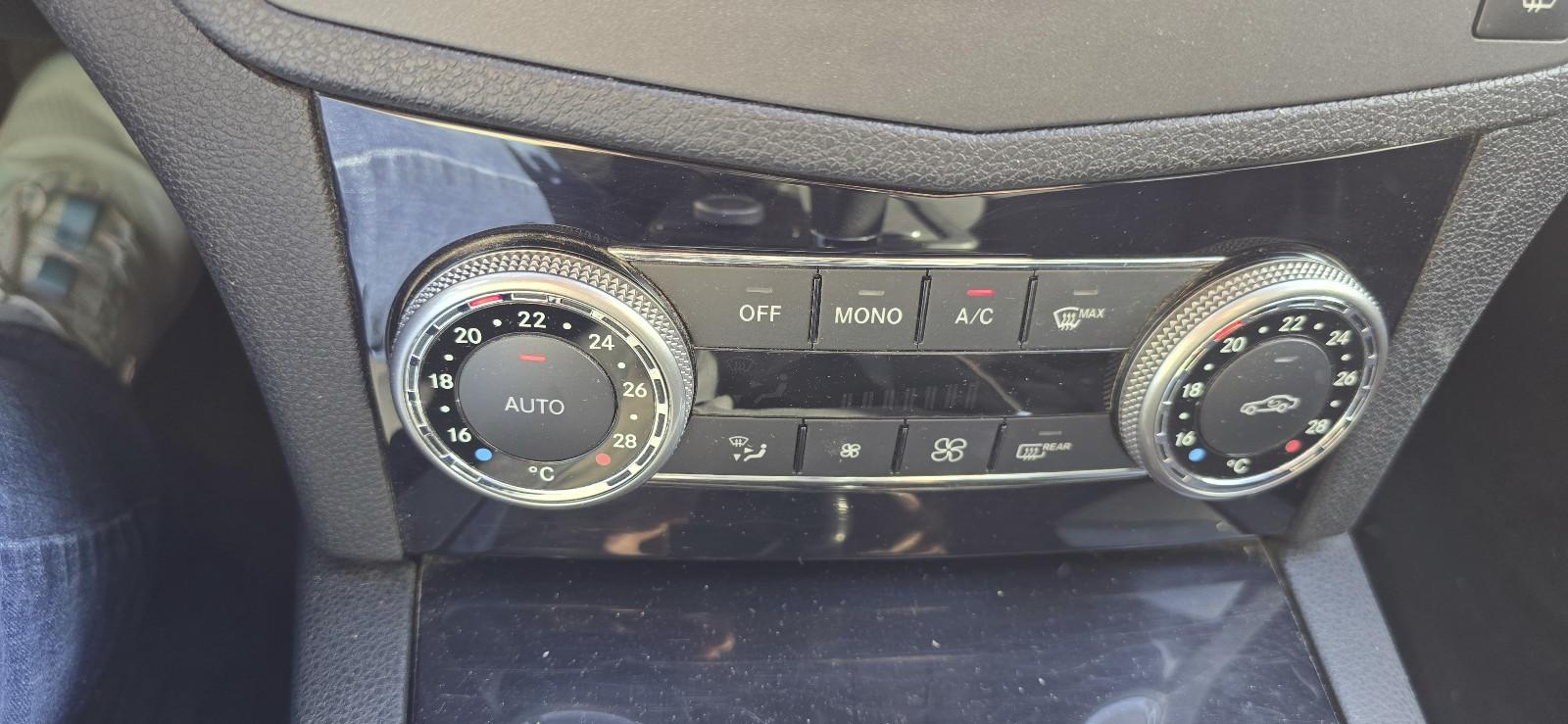 Mercedes-Benz C200 2009 — photo 19