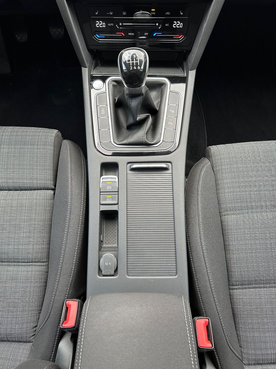 Fahrzeugabbildung Volkswagen Passat Variant 2.0 TDI Business NAV+IQ-LIGHT
