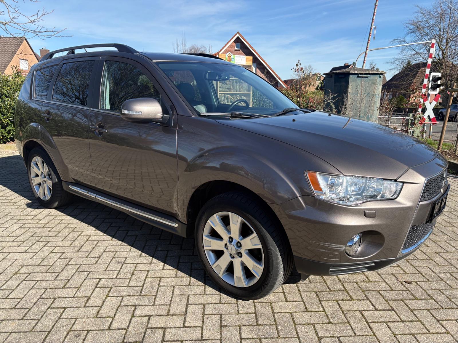 Mitsubishi Outlander 2.0 Edition 2WD/Leder/Xenon/Schiebedac