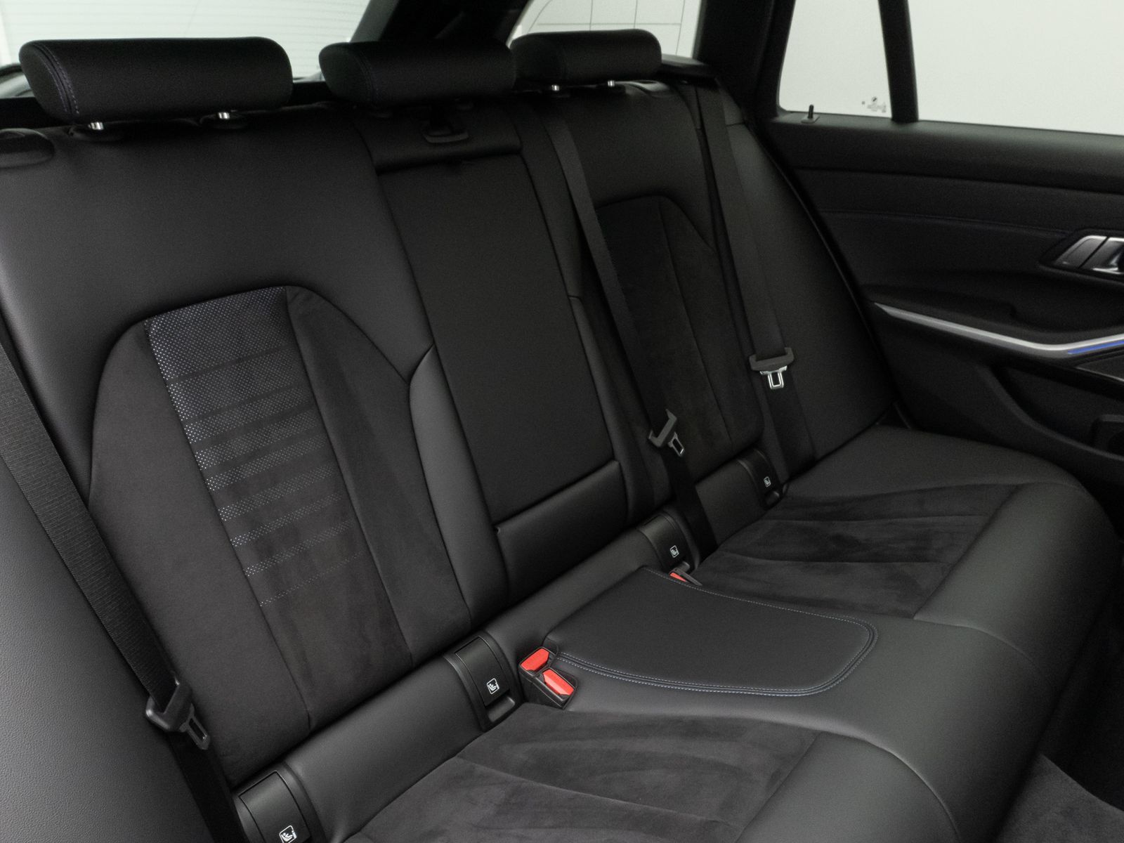 Fahrzeugabbildung BMW 320i M Sport Panorama Kamera DAB H/K AHK 19Zoll