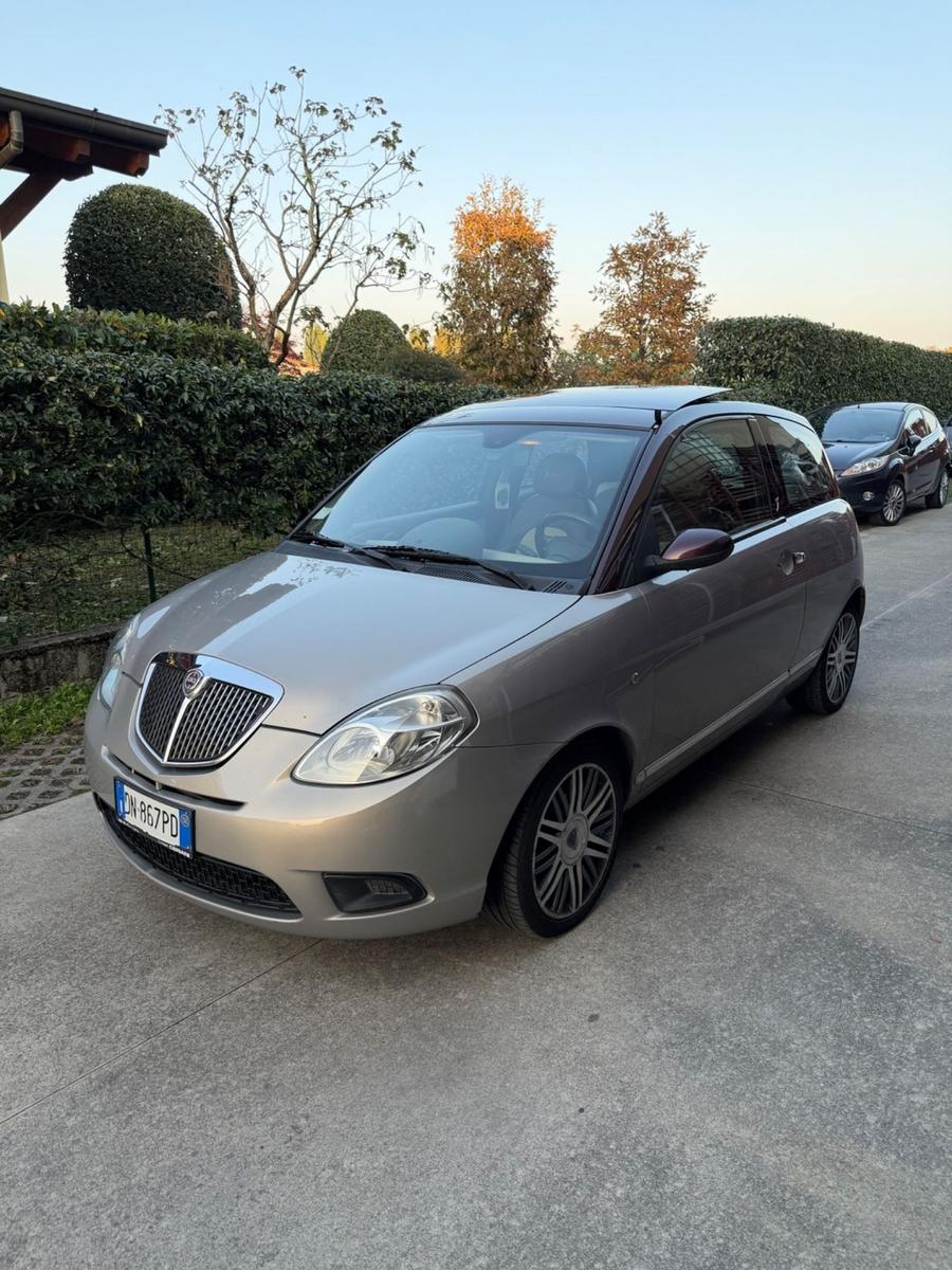 Lancia Ypsilon