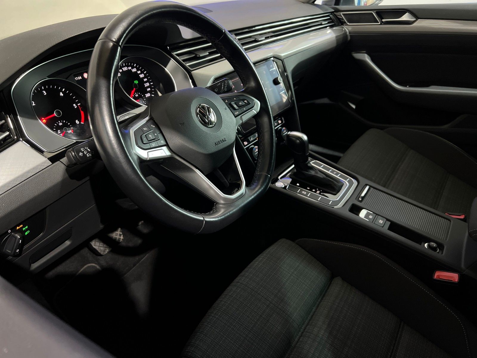 Fahrzeugabbildung Volkswagen Passat Variant Business 2,0TDI *NAVI*ASSiST*LED