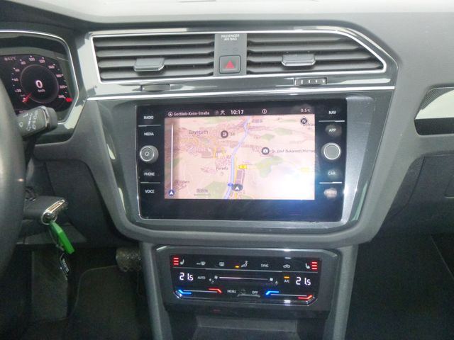 Fahrzeugabbildung Volkswagen Tiguan 1,5 TSI Elegance >AUT/AHK/NAV/LED/PDC<