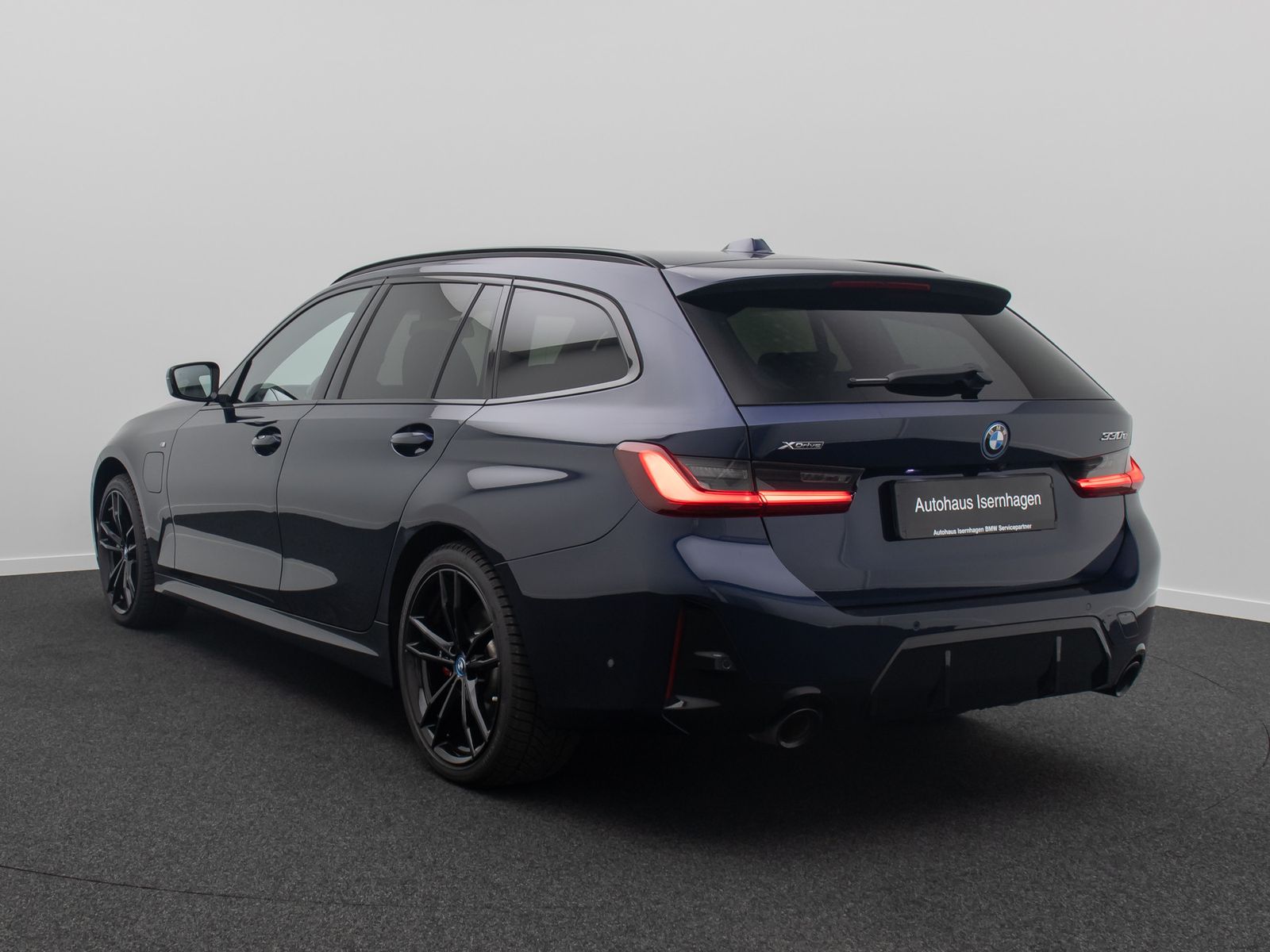 Fahrzeugabbildung BMW 330e xD M Sport H/K AHK HUD Kamera DAB Komfort