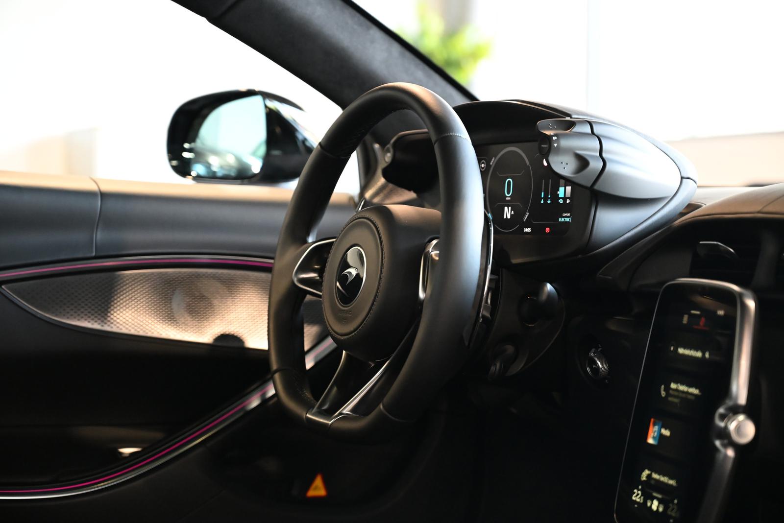 McLaren Artura MSO Ceramic Grey/Tech Lux/Technology Pack