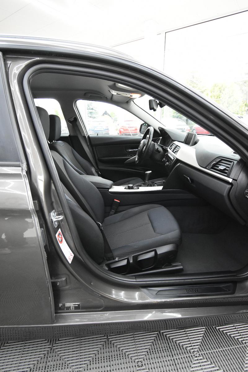 BMW 320i Touring F31 184 ch • 2ème main • Sièges chauffants • Hayon électrique