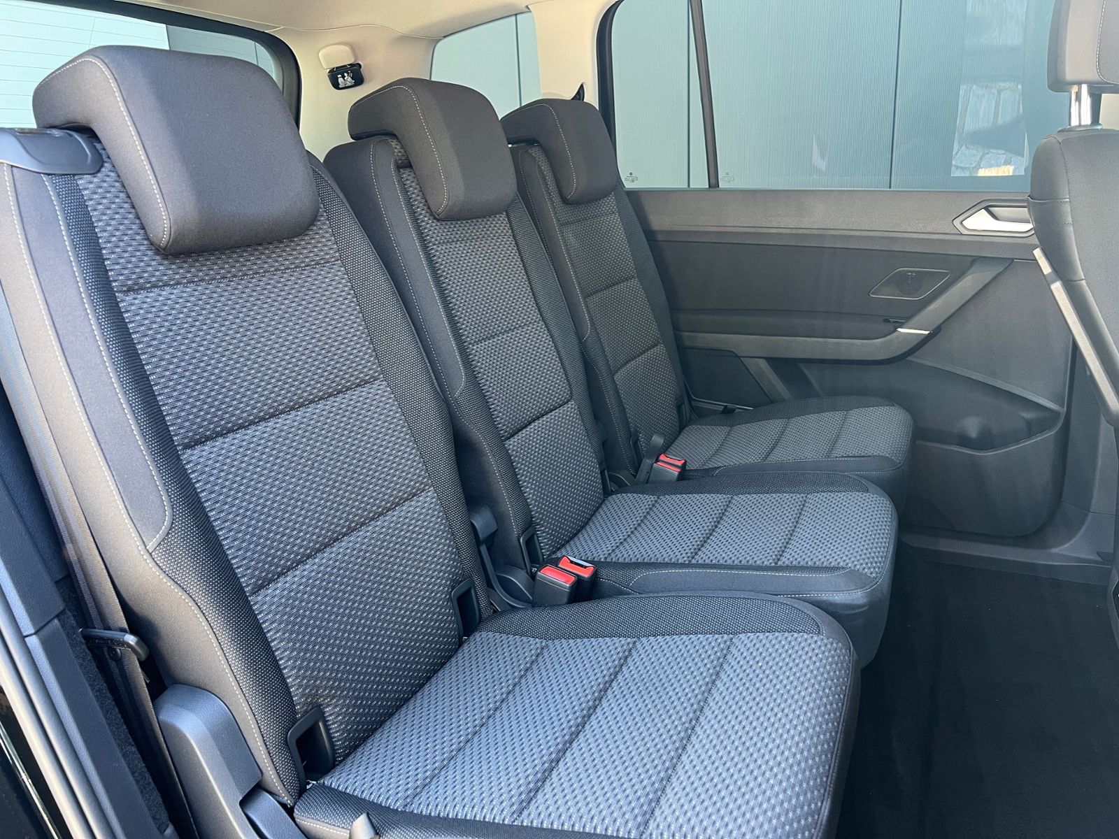 Fahrzeugabbildung Volkswagen Touran Comfortline 1.5 TSI DSG *LED, AHK, 7-Sitz