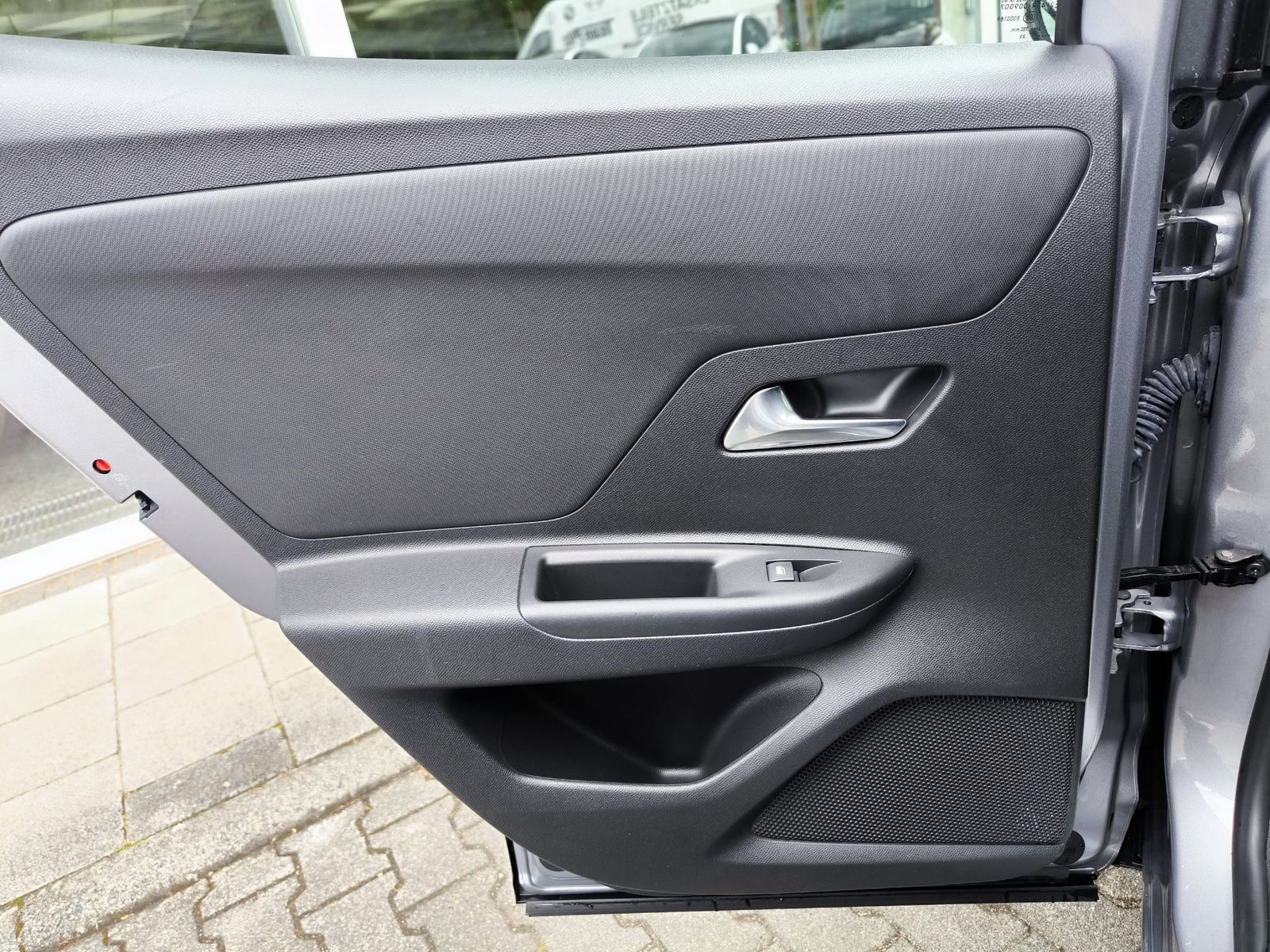 Fahrzeugabbildung Opel Mokka-e e Edition LED+NAVI+SHZ+KAM+TEMP+CARPL+WP
