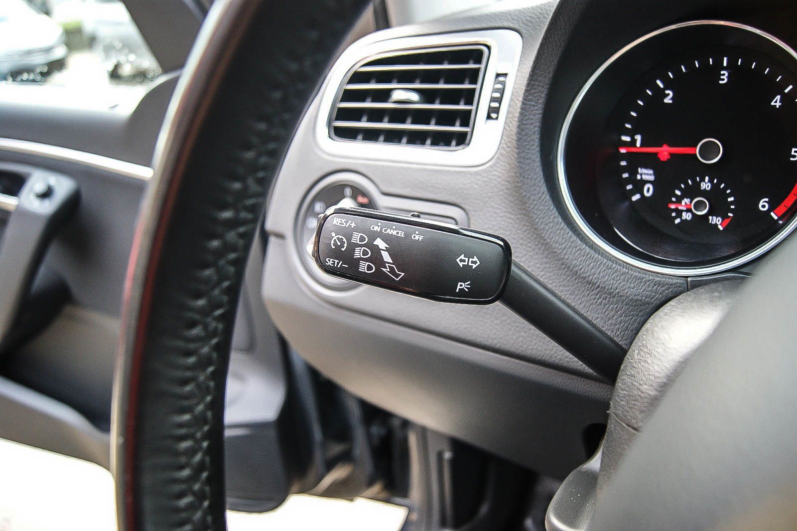 Fahrzeugabbildung Volkswagen Polo V 14TDI Allstar KLIMAAUTOMATIK TEMPOMAT PDC