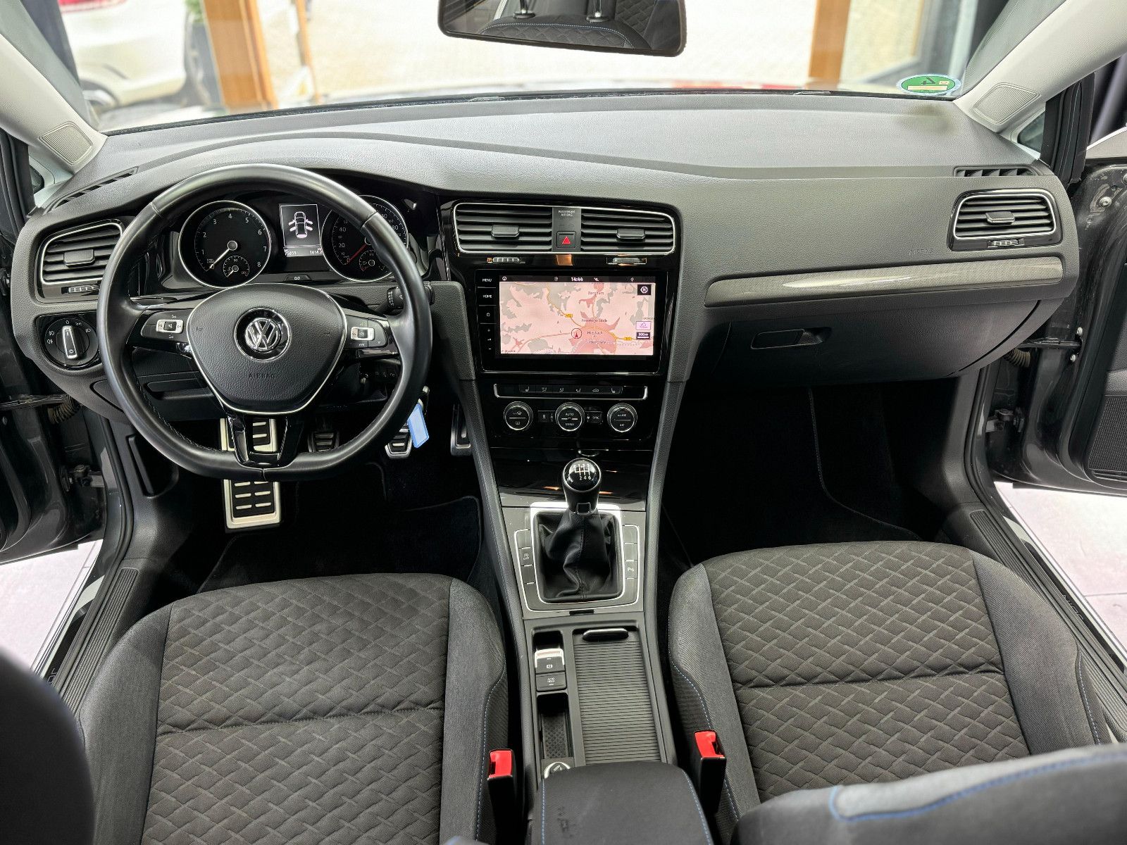 Fahrzeugabbildung Volkswagen Golf VII Lim. Join *NAVI*PDC*STANDHEIZUNG*